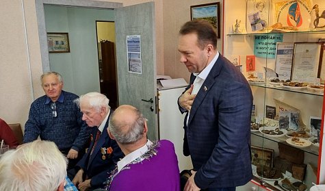 Максим Щепинов встретился с детьми войны